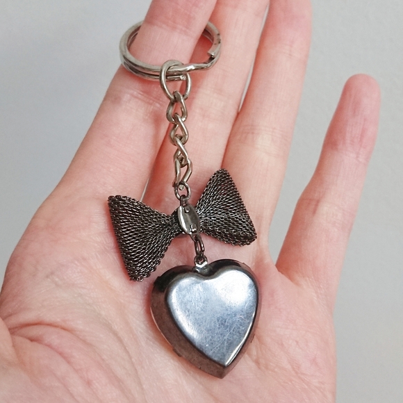 ✨FREE ADD ON✨Heart Shaped Gem Key Ring - Picture 2 of 3